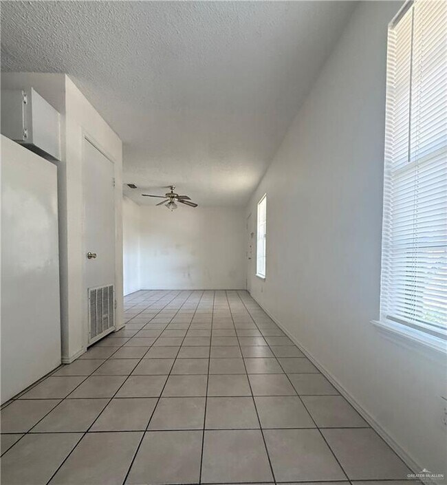 Building Photo - 118-120-120 Gastel Cir