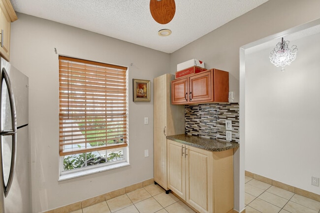 Building Photo - 638 Marlboro Oval