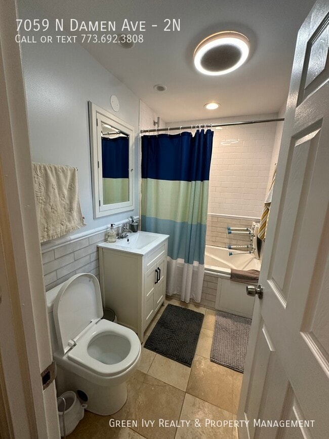 Building Photo - Rehabbed, 2 bedroom Condo on Rogers Park t...