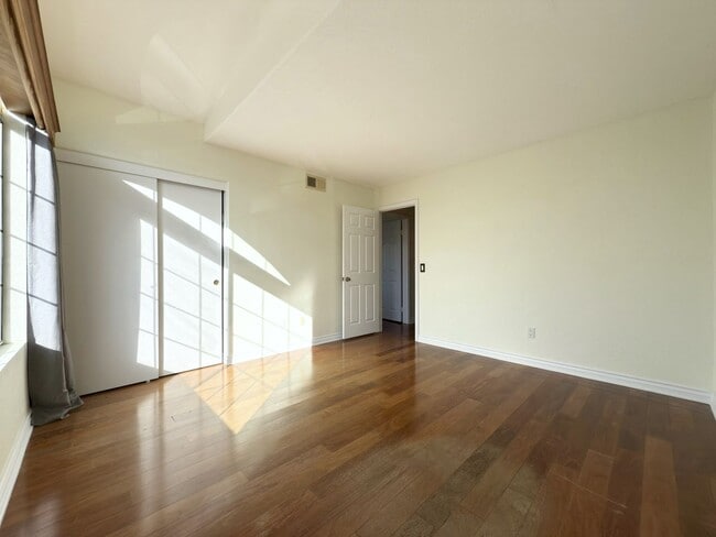 Building Photo - Spacious Home in Santa Fe Hills