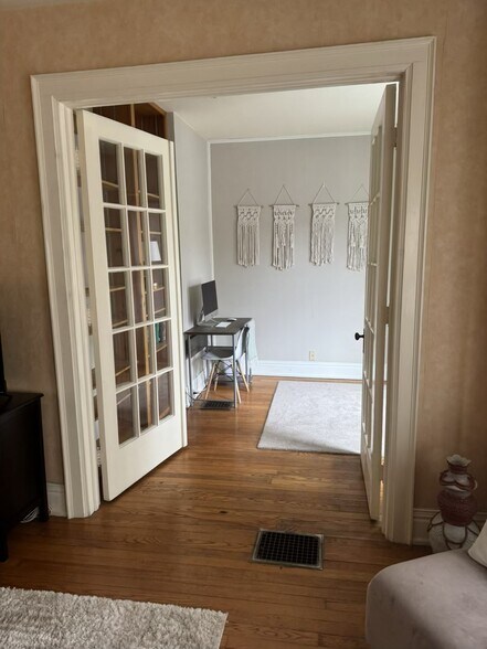 Entry to sun room - 57 Florence Ave