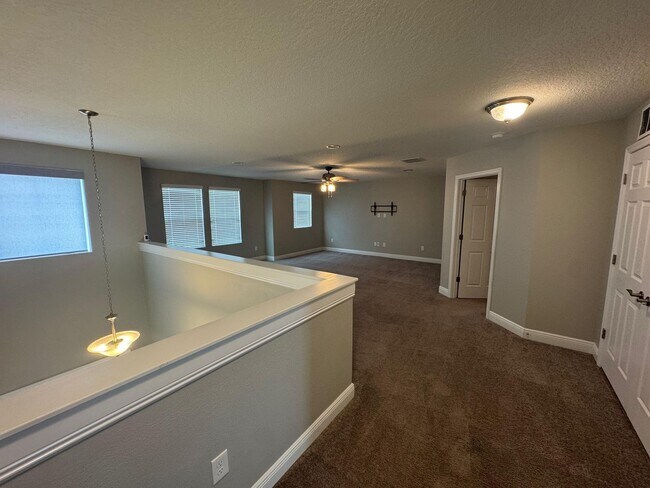 Building Photo - Spacious 5-Bedroom Riverview Home