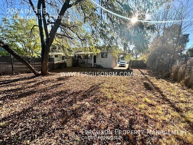 Building Photo - 209 4th St
