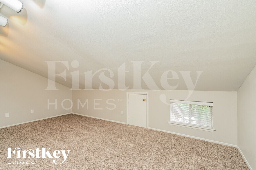 Building Photo - 2014 Greencove Dr