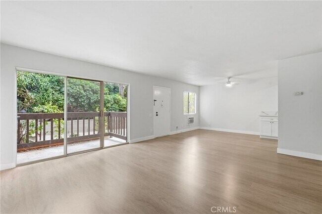 Building Photo - 374 Miraleste Dr