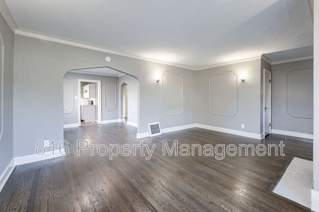 Building Photo - 2819 E 63rd St