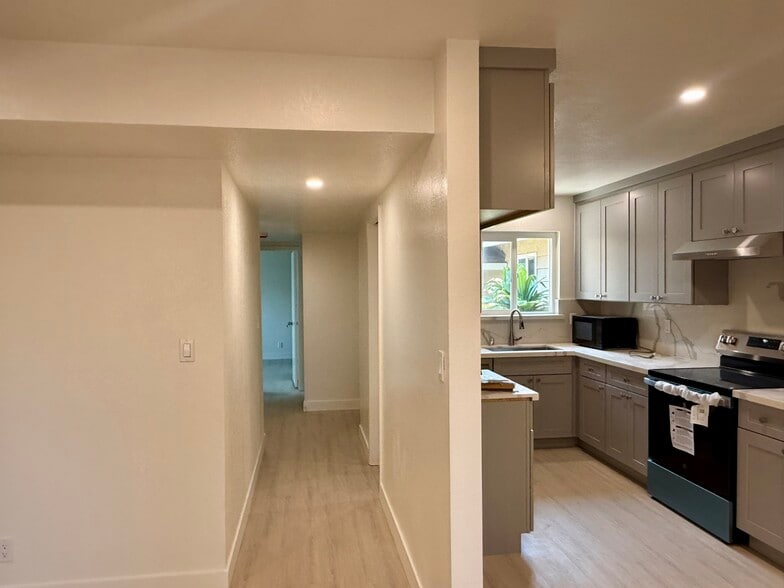 Building Photo - 2228 Capistrano Dr
