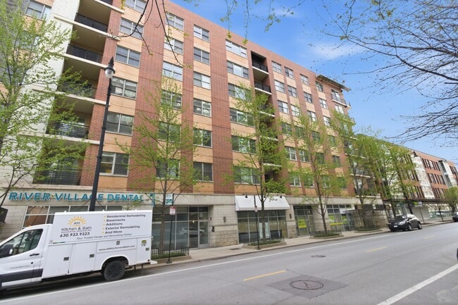 Building Photo - 873 N Larrabee St