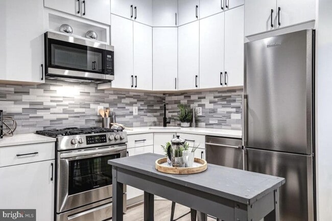 Building Photo - 256 15th St SE