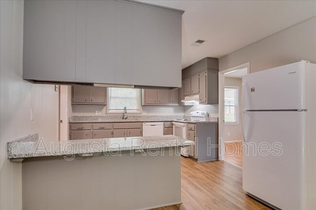 Building Photo - 3210 Trailwood Ct