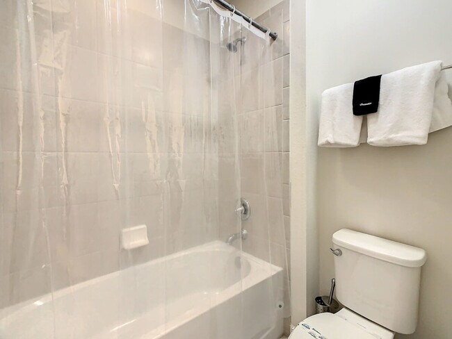 Building Photo - 2404 Tangier Dr