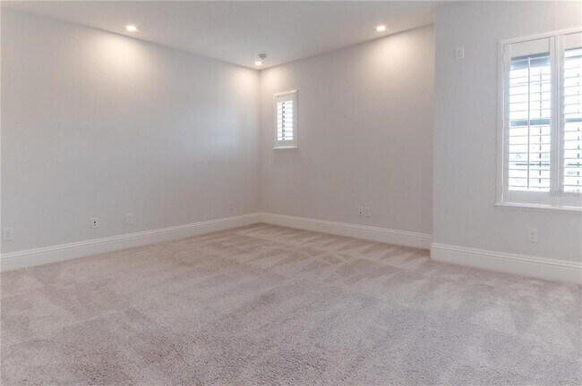 Building Photo - 13125 Casabella Dr