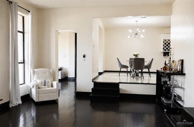 Building Photo - 310 Rio Grande Dr