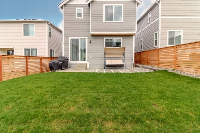 Building Photo - Beautiful 3 Bedroom 2.5 Bathroom Property