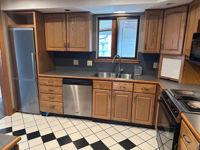 Building Photo - 6311 Saint Andrews Dr