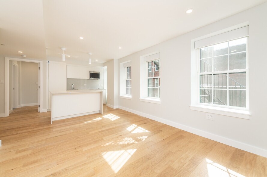 Primary Photo - 24 Fleet St
