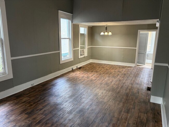 Building Photo - Remodeled 3 Bedroom Home in Highland - Central Air!