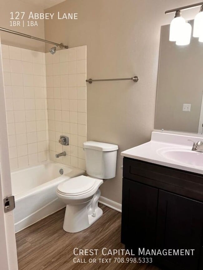 Building Photo - 1043 Scarborough Ct