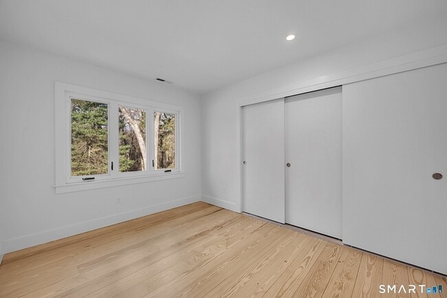 Building Photo - 220 Upper Grassy Hill Rd