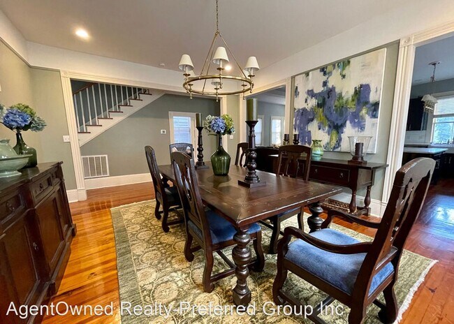 Building Photo - 3 br, 2.5 bath House - 32 1/2 Chapel Street