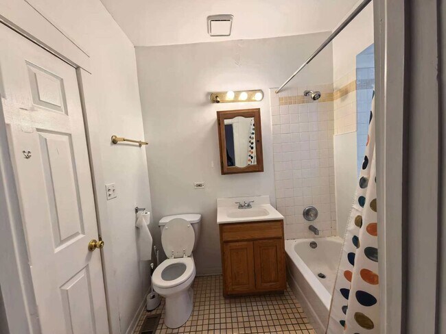 Building Photo - 651 E 50th Pl