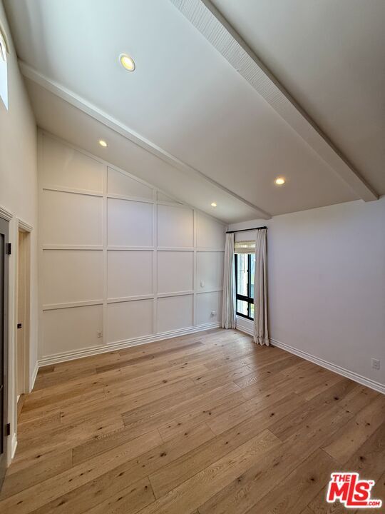 Building Photo - 853 Larrabee St