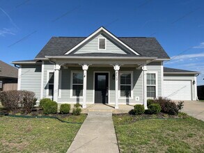 Building Photo - 8809 Wildwood Way