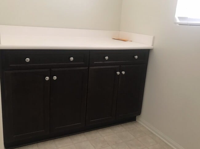 Building Photo - Beautiful Eastvale Newer Home