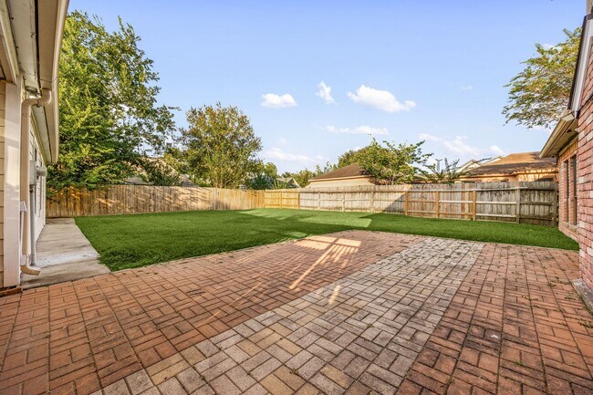 Building Photo - 15526 Cabildo Dr