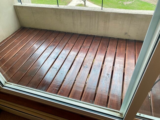 Building Photo - 2011 Viking Dr NW