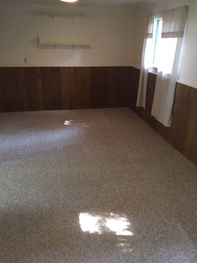 Building Photo - Space, Comfort & Convenience in One Great Home