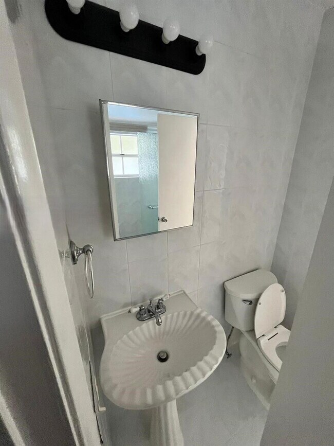 Building Photo - Southwest 45th Terrace, Miami, FL 33175 - ...