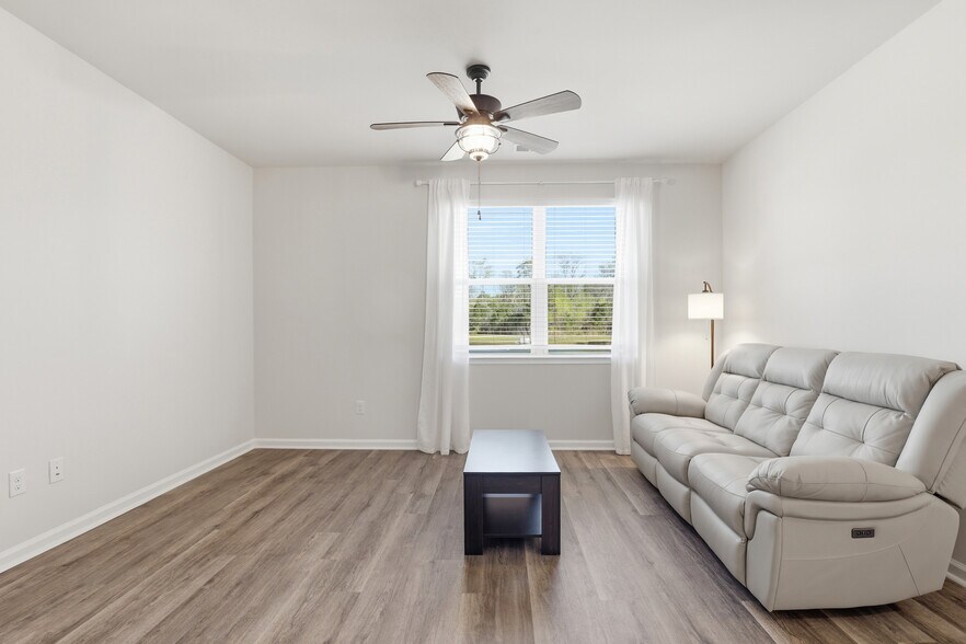 Building Photo - 114 Brooks Dr