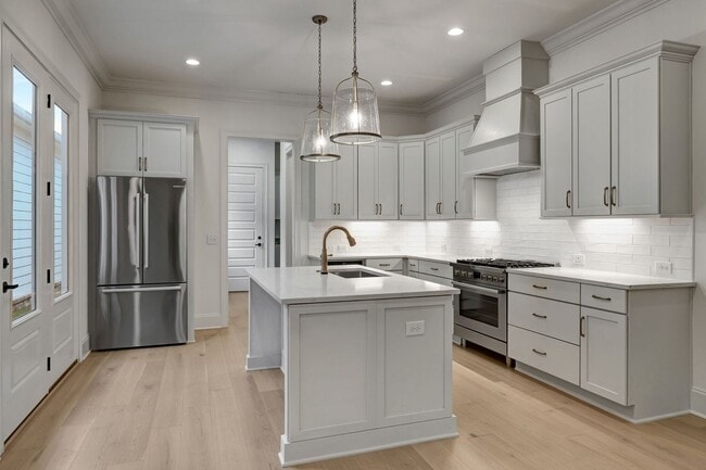 Building Photo - Luxurious Low-Maintenance Living in Westha...