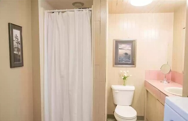 Building Photo - Charming 3 bed 1.5 bath available in Bellingham!