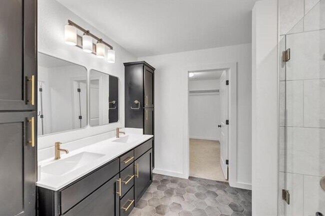 Building Photo - Stunning 4 Bed 3 Bath Broken Arrow Gem