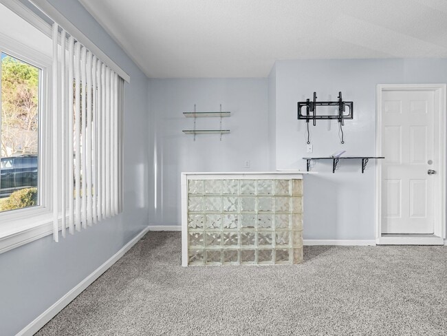 Building Photo - Beautiful 4 Bedroom Home with Bonus Room and Fenced Yard