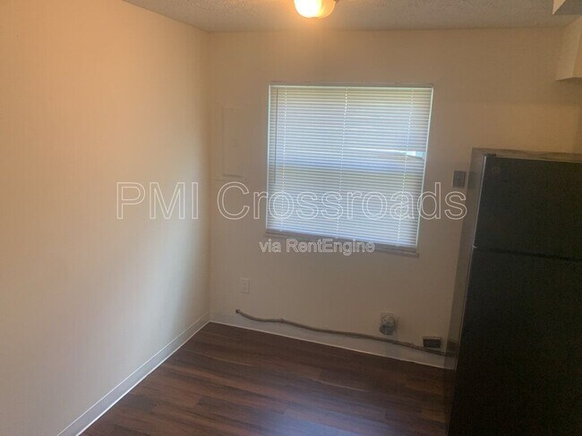 Building Photo - 3088 Howey Rd