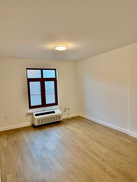 Building Photo - 224 Gramatan Ave
