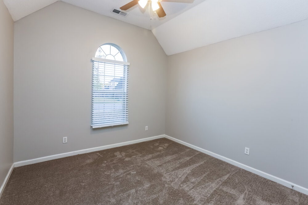 Building Photo - 7135 Maple Grove Rd