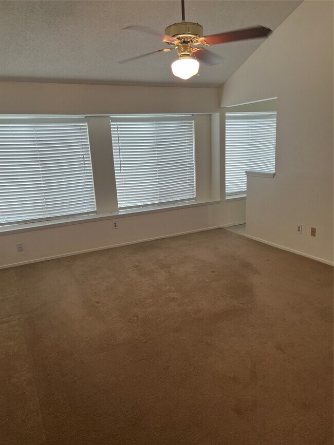 Building Photo - 4250 Bridledon Ln