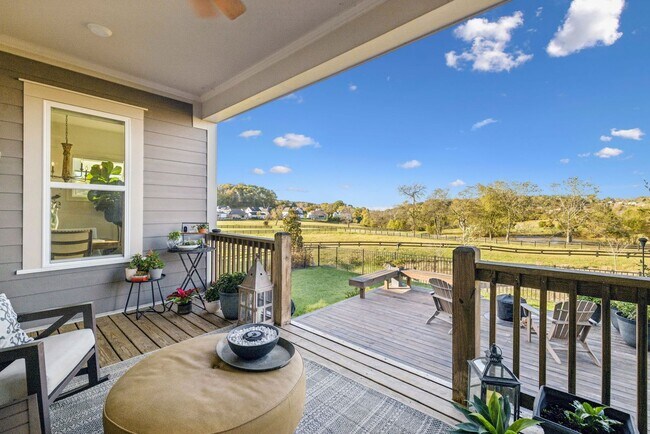 Building Photo - Luxurious living space *Fully furnished and impeccably designed*