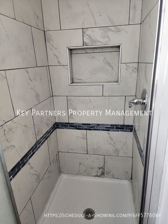 Building Photo - 318 E 68th St