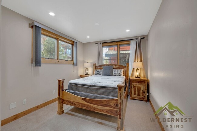 Building Photo - Beautiful Furnished Townhome with infared sauna, finished garage and community amenties