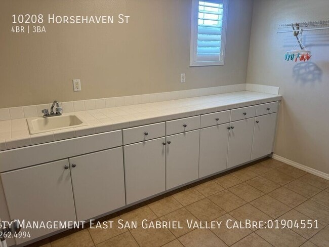 Building Photo - 10208 Horse Haven St