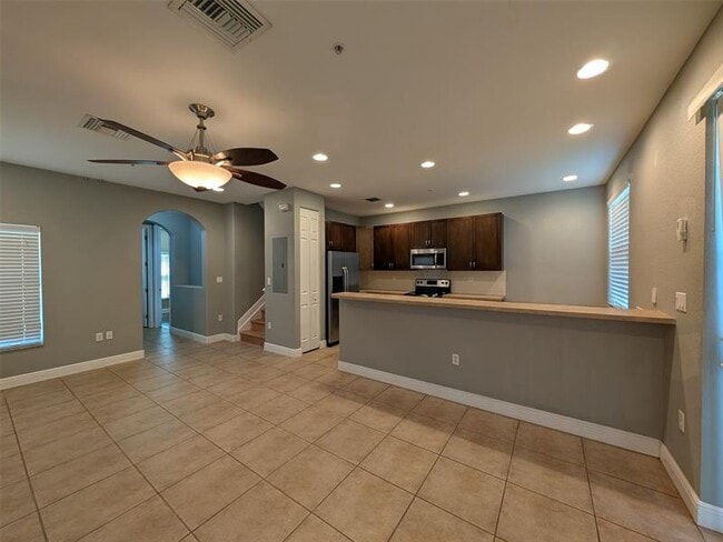 Building Photo - 2851 Prospect Rd