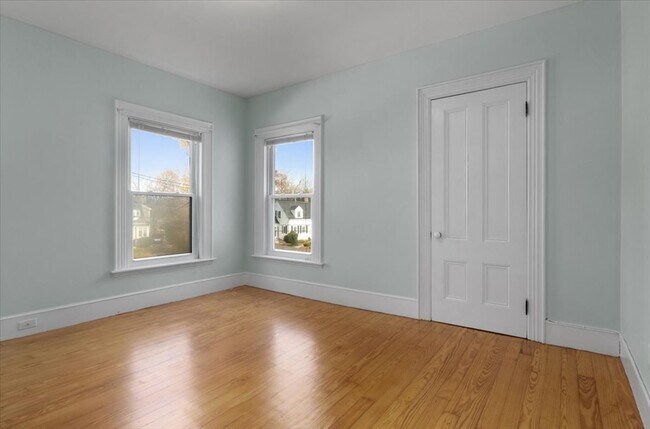 Building Photo - 33 Dunbar St
