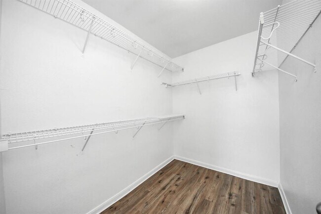 Building Photo - 9638 Brenthaven Springs Ln