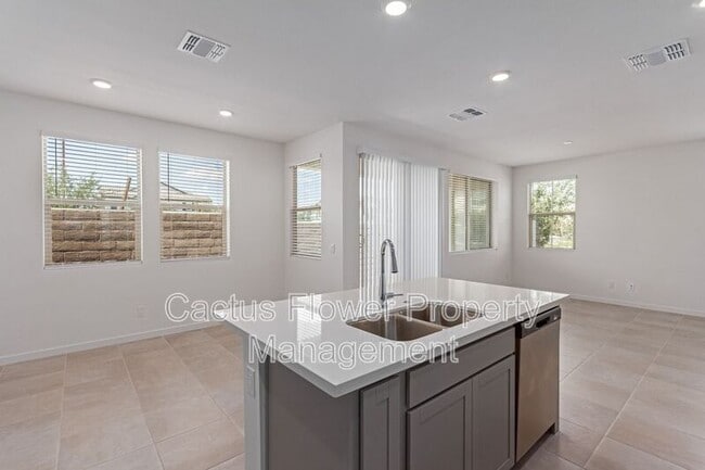 Building Photo - 4740 S Ferric