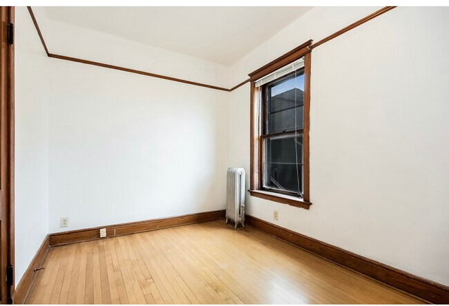 Bedroom - 2419 W Wilson Ave